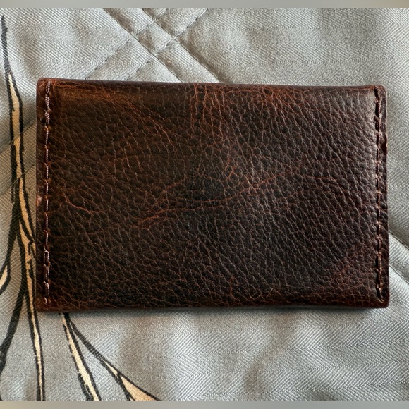 Stunning Portland Leather Brown Leather Mini Envelope Wallet with Button Closure - Picture 2 of 5